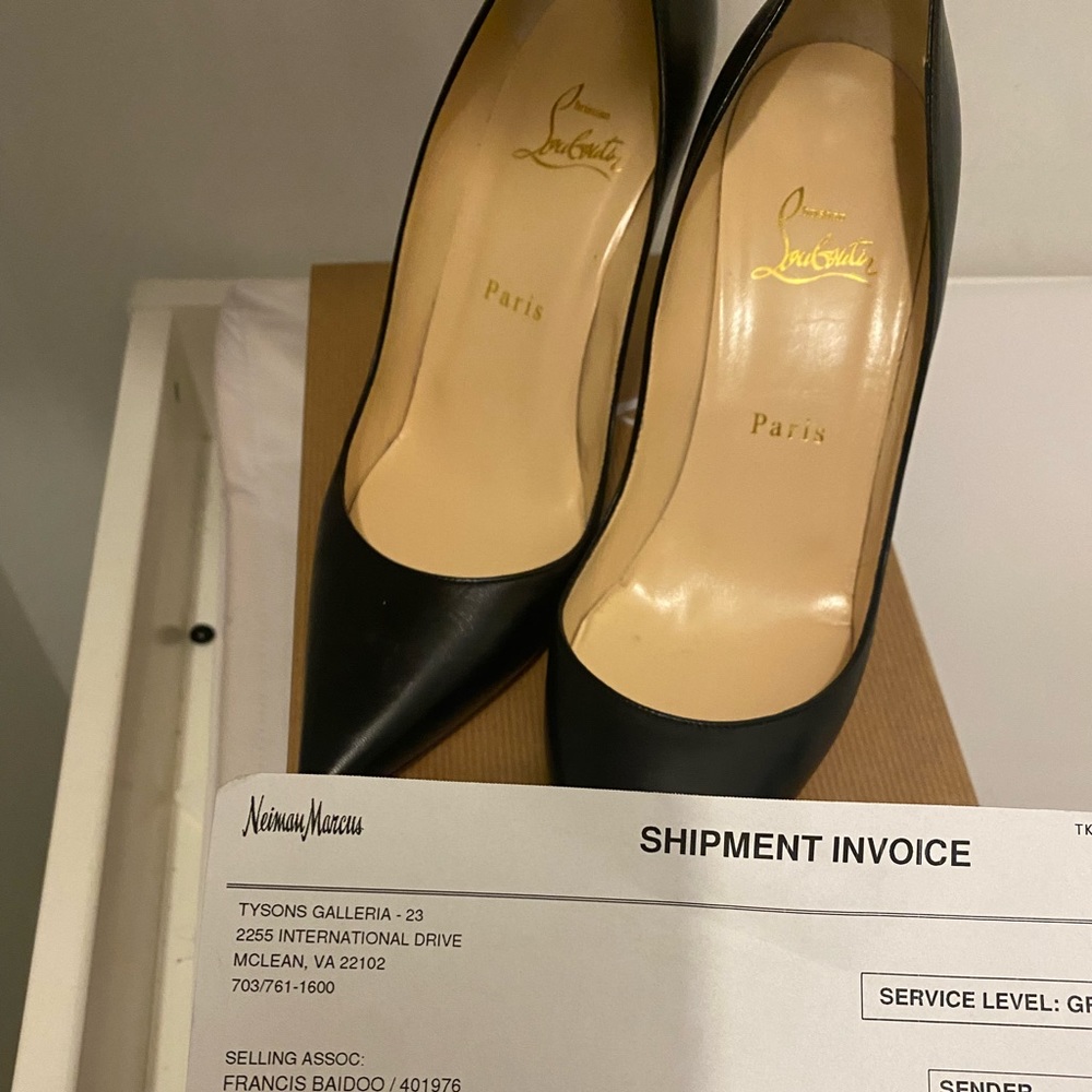 Size 8.5. Authentic and proof of purchase.